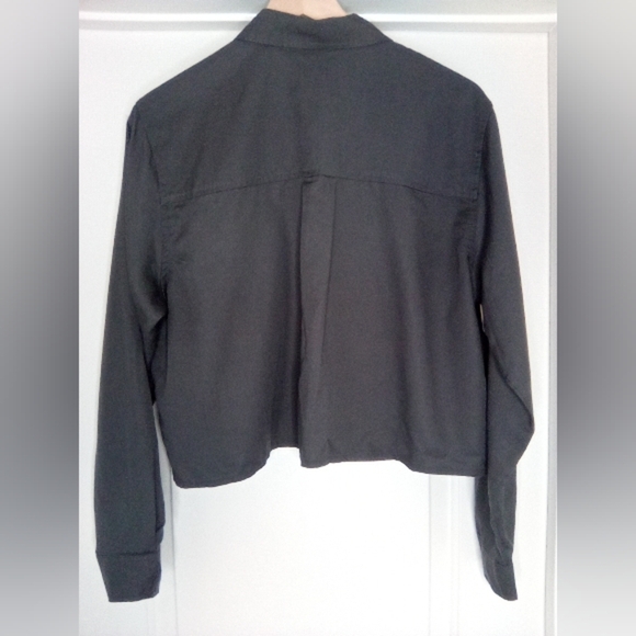 Universal Thread Women's Sz.M 100% Lyocell Cropped Long Sleeve Button Up Shirt - Picture 8 of 9